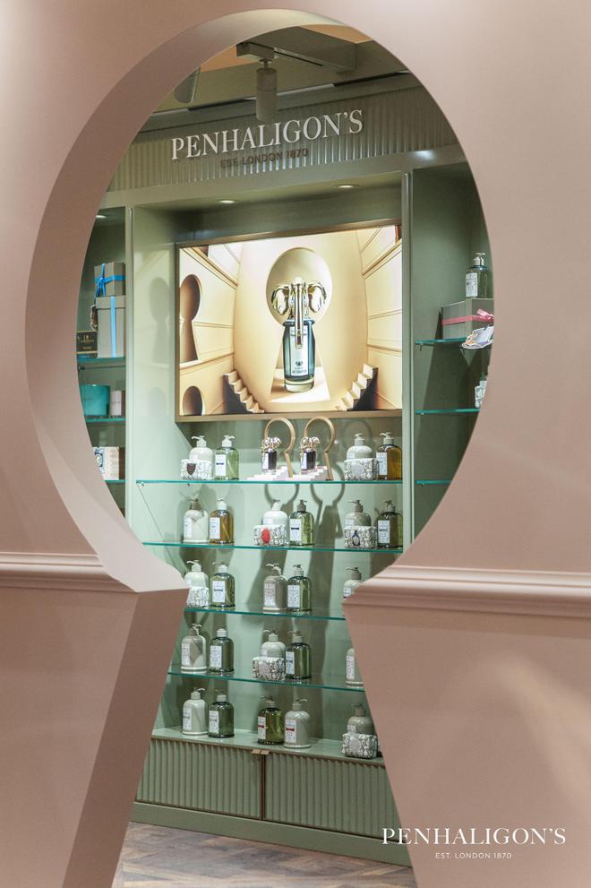 米博体育：Penhaligon’s肖像兽首系列香水限时巡展 上岸南京德基广场(图2)